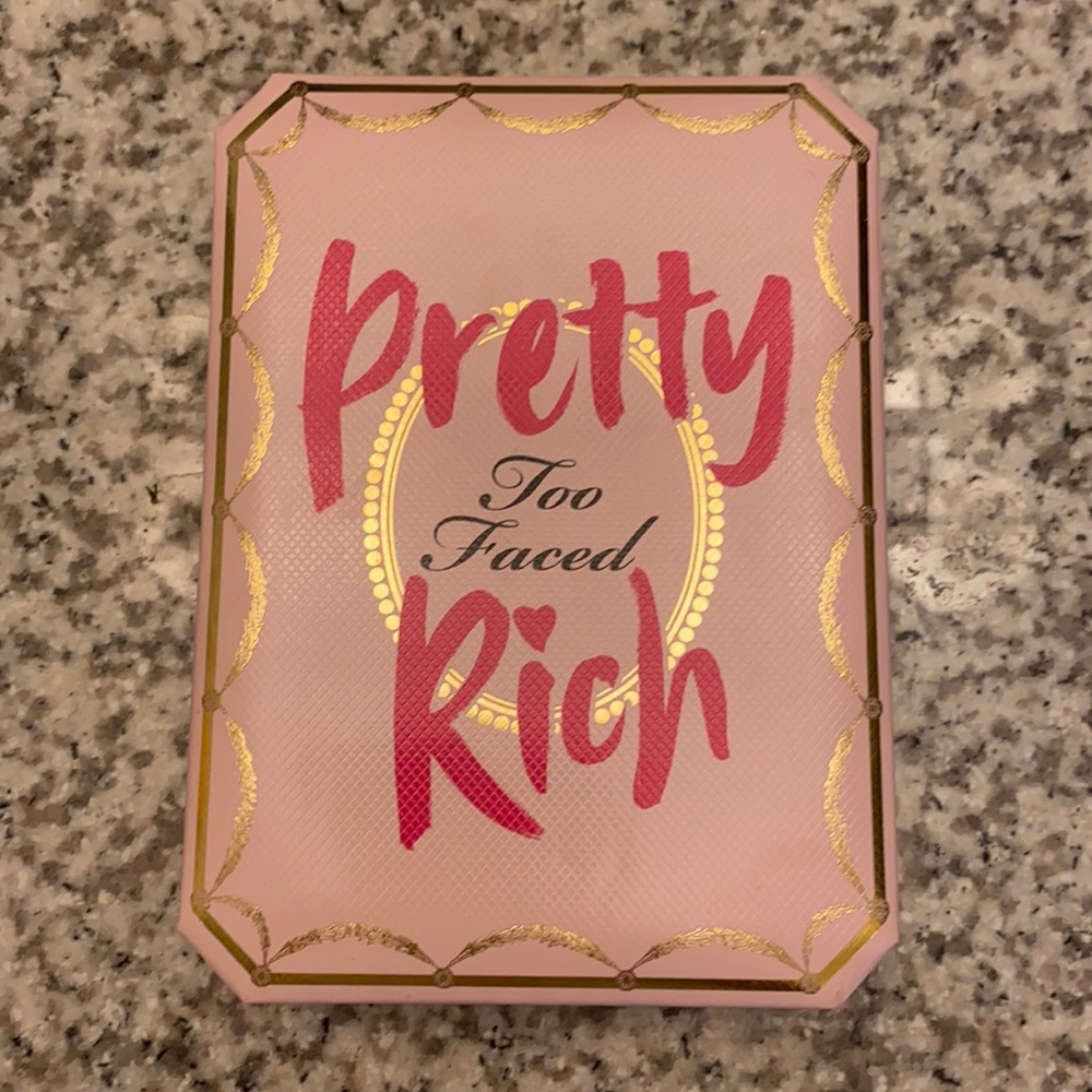 Pretty rich eyeshadow palette